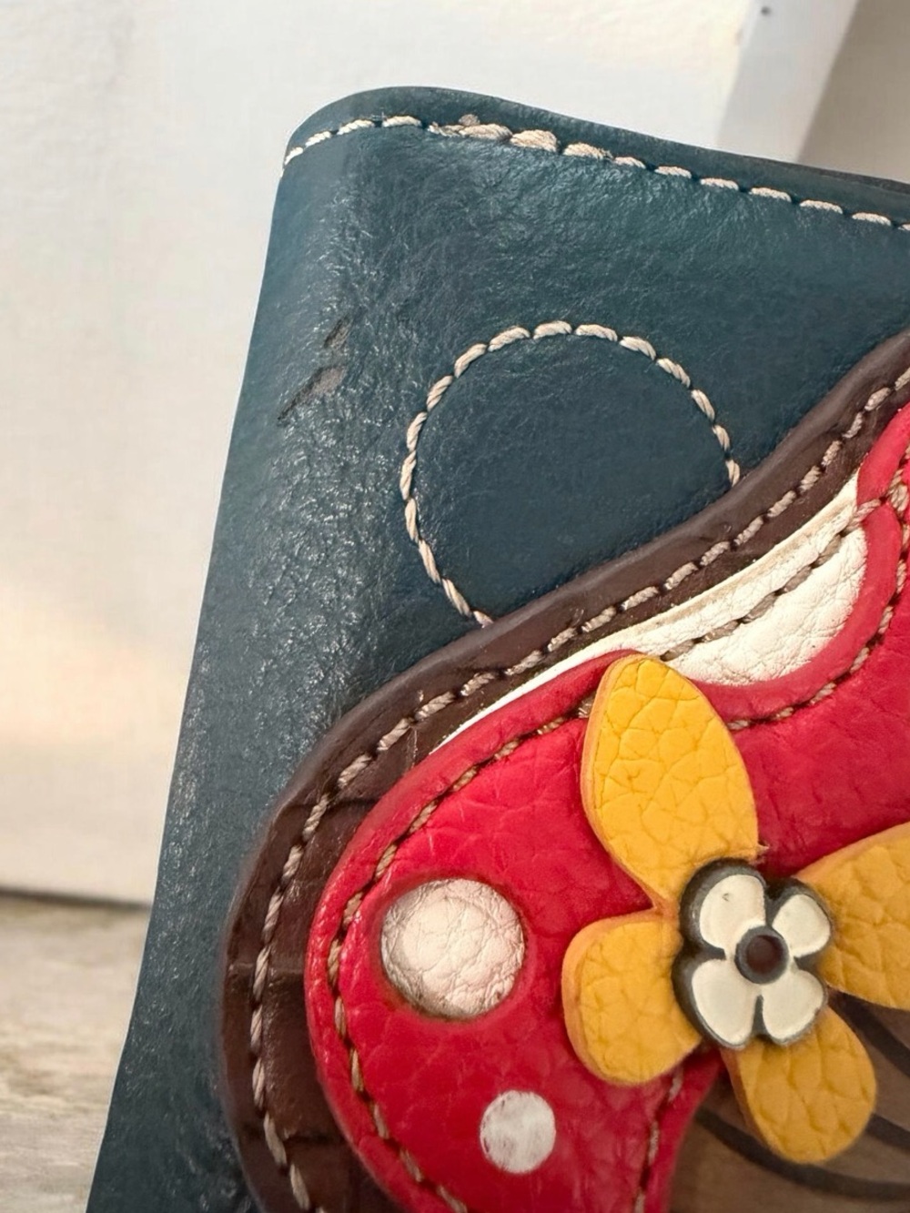 Chala Mushroom Applique Zipper Around Wristlet Wallet - Picture 4 of 7